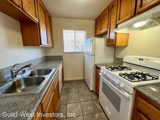 Foto del edificio - 2 br, 1 bath House - 6553 Greenback #4