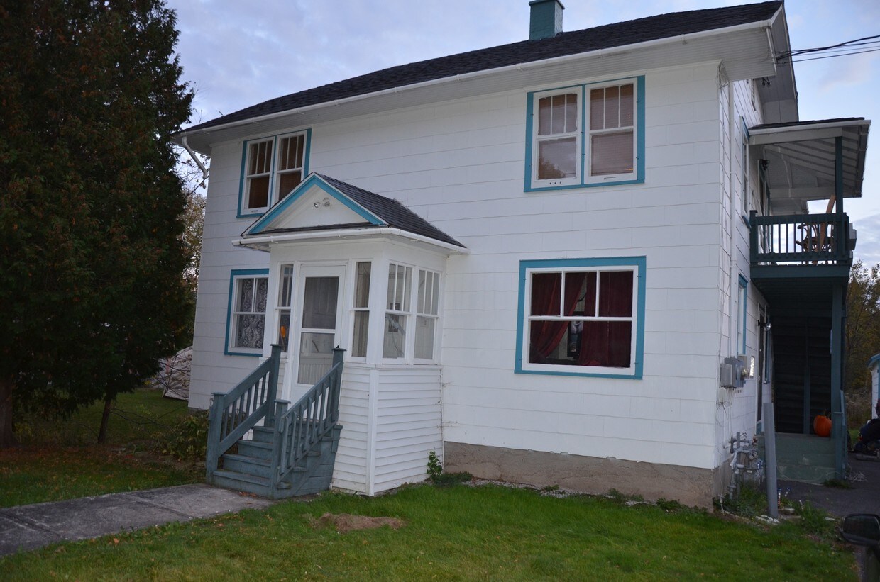 161 South St, Champlain, NY 12919 Apartments in Champlain, NY