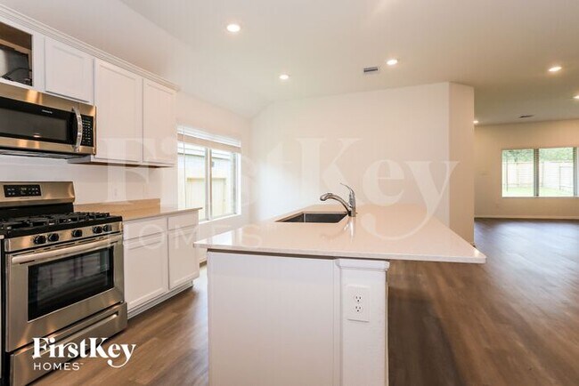 Building Photo - 932 Pickering Oak Row