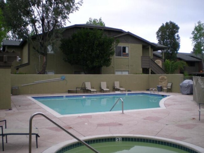 Building Photo - Close to Base, Private Laundry, Reserved Parking