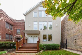 Building Photo - 2157 W Addison St