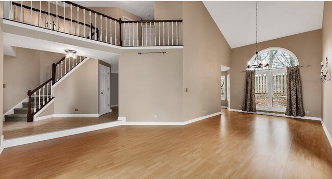 Building Photo - 32 Ascot Cir