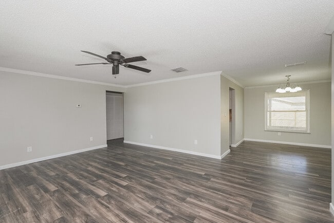 Building Photo - 7829 Glencoe Dr