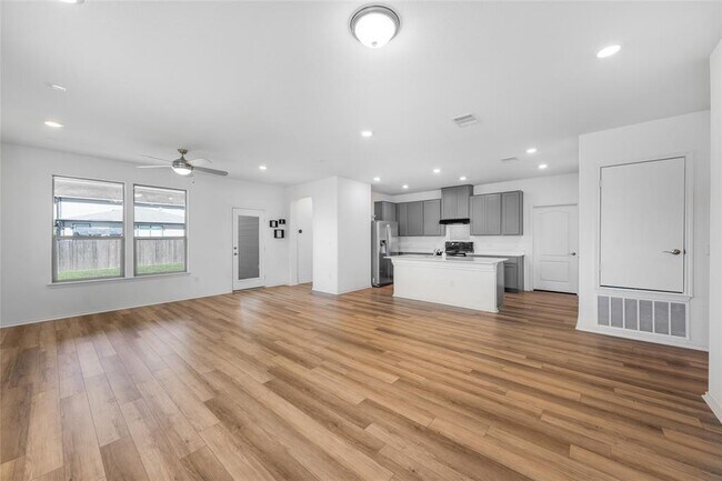 Building Photo - 1711 Henbit Ln