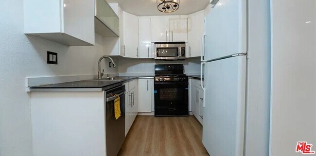 Foto del edificio - 14435 Plummer St