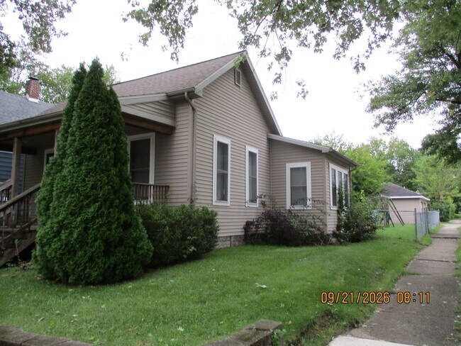 Building Photo - 2022 Catalpa St