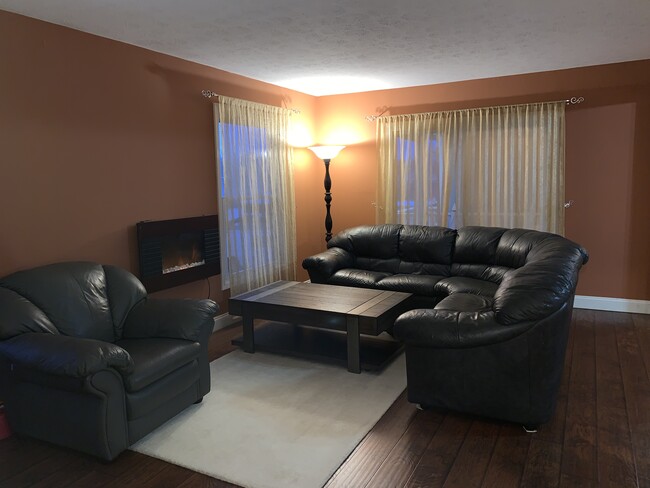 Foto del edificio - 2121 Cottingham Dr