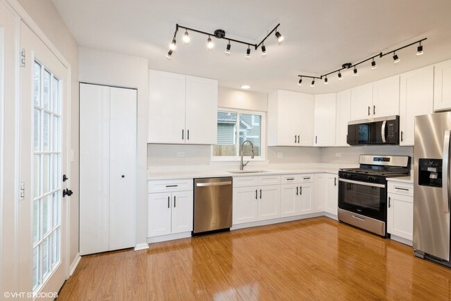 Building Photo - 4663 Rolling Hills Dr