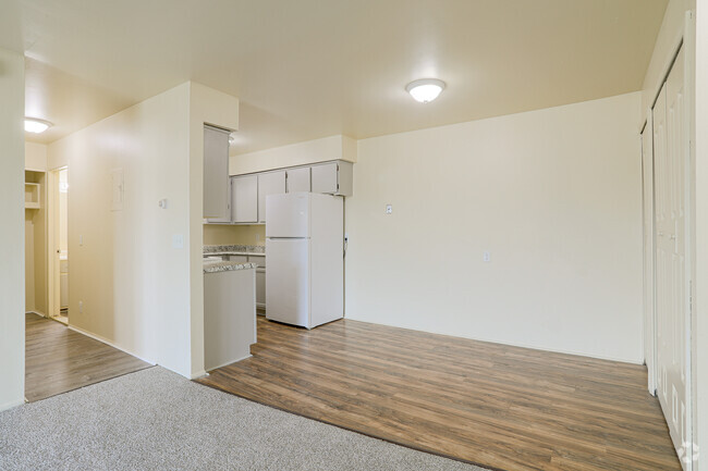 1 BR, 1 BA - 650 SF - JUNIPER SQUARE