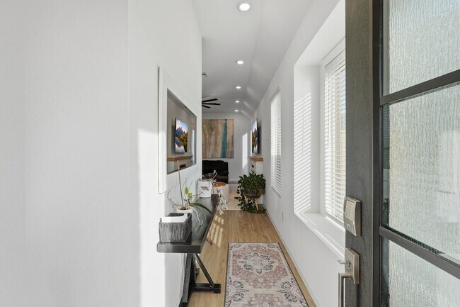 Foto del edificio - 4910 Shore Arbor Ln