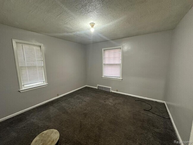 Foto del edificio - 7785 Mettetal St