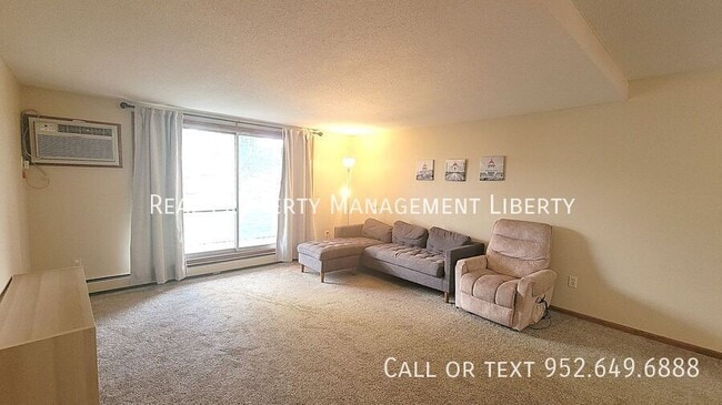 Foto del edificio - 1690 Highway 36 W