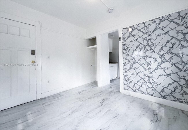 Building Photo - 225 NE 56th St