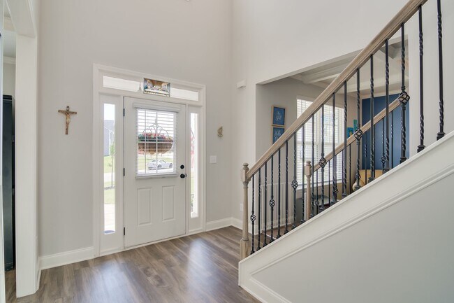 Foto del edificio - Available NOW MUST  see in McCoy's Creek