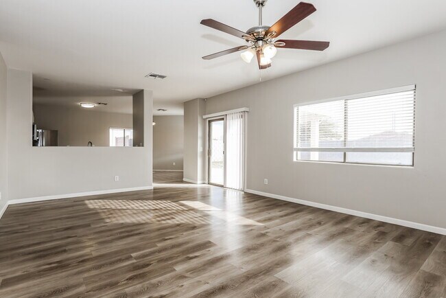 Foto del edificio - 6409 W Pioneer St