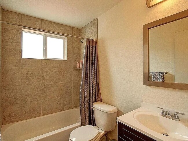 Foto del edificio - West Wash Park Condo | 1BD | In-Unit W/D | Parking Included
