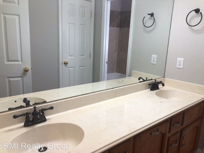 Building Photo - 3 br, 1.5 bath House - 3567 Queenstown Rd