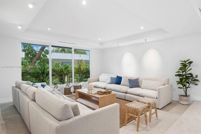 Foto del edificio - 945 Mariner Dr