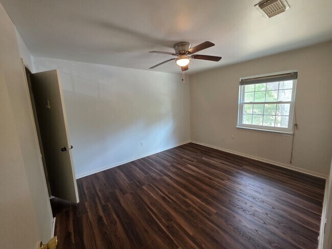 Foto del edificio - 13830 Burgoyne Rd