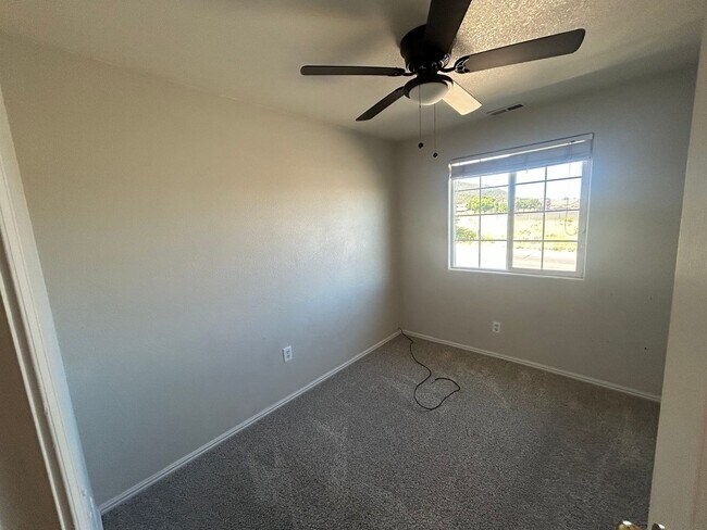 Building Photo - Pet Friendly Home!!!