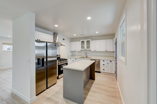Building Photo - 1716 Pilgrim Way