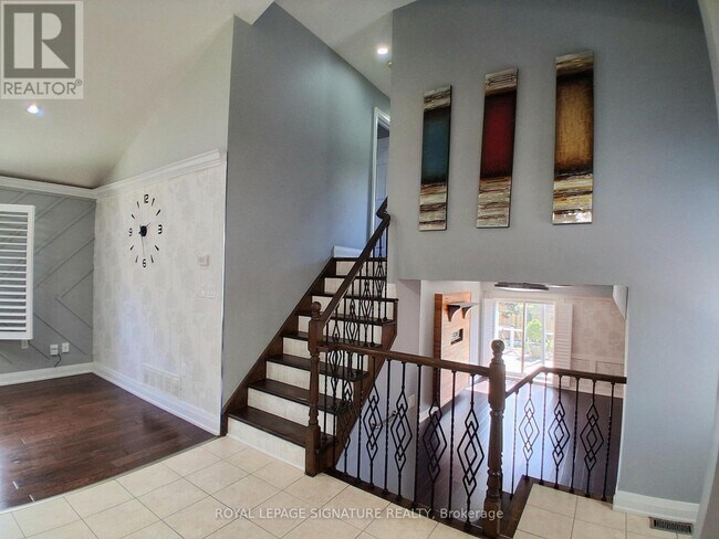 Building Photo - 50 Shadetree Crescent