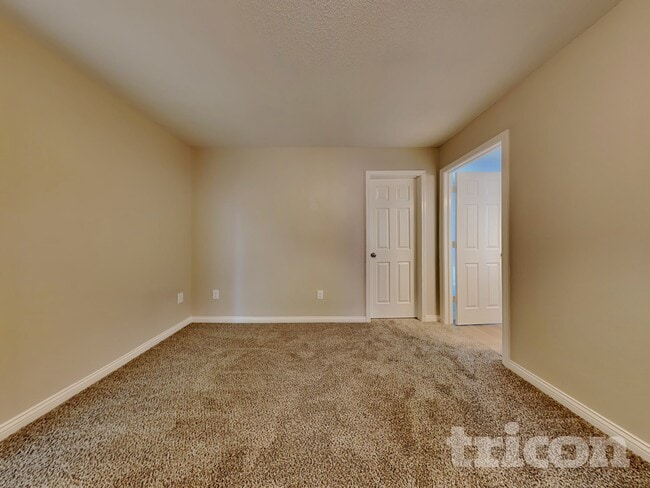 Building Photo - 1167 Fiesta Dr