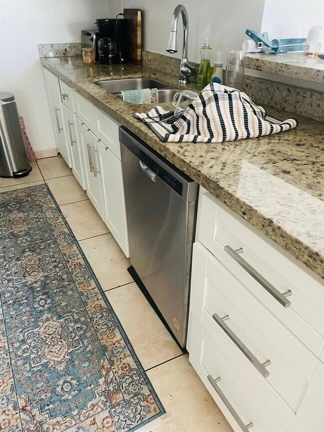 Foto del edificio - 10393 N Kendall Dr