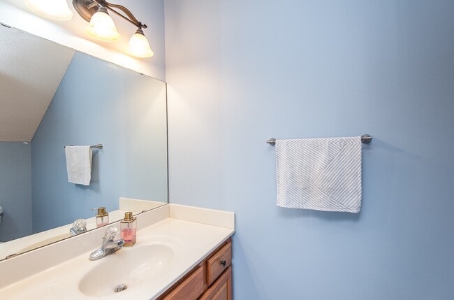 Building Photo - 551 Pointe Ct SW