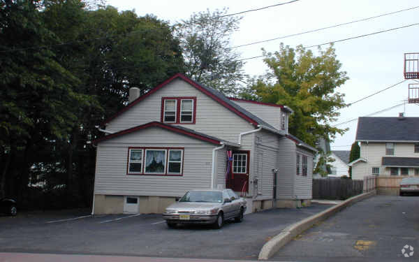 Primary Photo - 48 E Main St