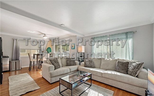 Building Photo - Spacious Upgraded 2 bed/ 2.5 bath Condo wi...