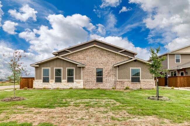 Foto del edificio - AVAILABLE NOW! GORGEOUS 3 BEDROOM FOUR PLEX LOCATED IN MIDLOTHIAN ISD!