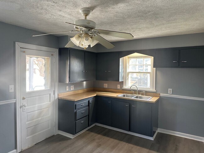 Building Photo - Updated Ranch in Mansfield Schools