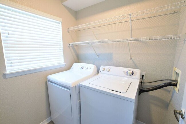 Foto del edificio - 3632 N Goldenrod Rd