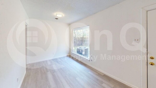 Foto del edificio - 910 S Mills Dr