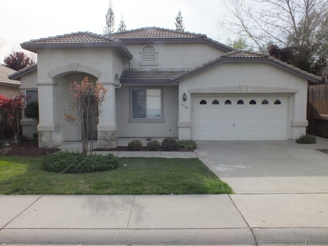Building Photo - 3/2 1700 sf home within walking to EDH Tow...