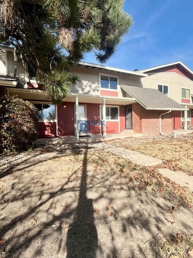 Building Photo - 392 W Rockrimmon Blvd