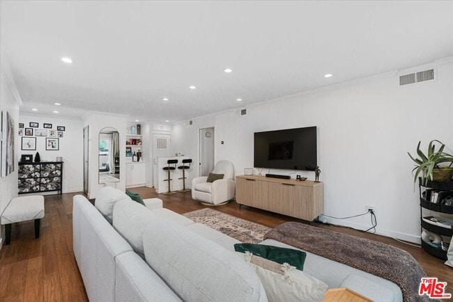 Foto del edificio - 1121 N Olive Dr