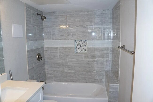 Foto del edificio - 3115 Helms St