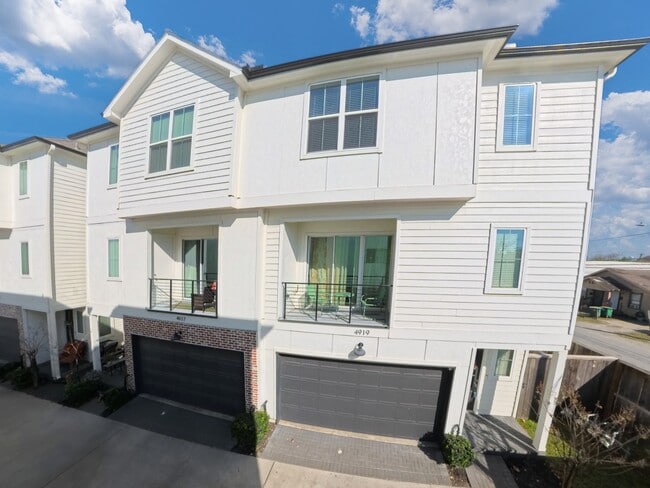 Building Photo - 4919 Avenue J