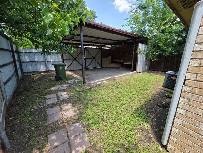 Foto del edificio - 2419 E Timberview Ln