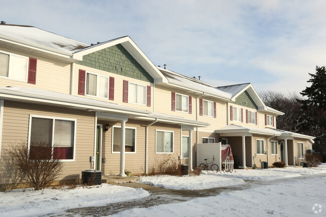 Building Photo - Green Park Townhomes