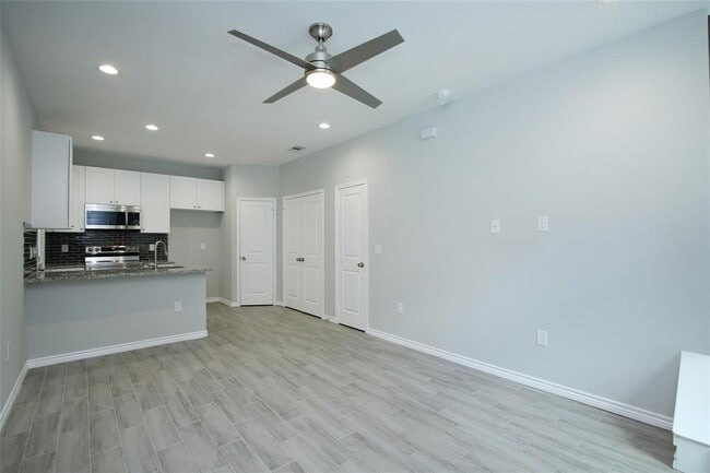 Building Photo - 923 Timberglen Ct