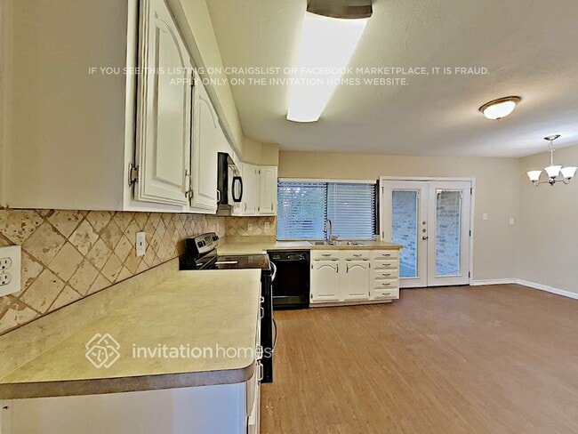 Building Photo - 6101 Greenlawn St
