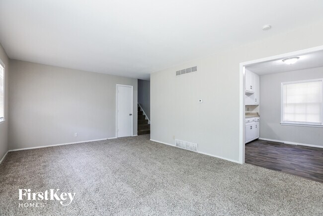 Building Photo - 3605 S Stayton Ave