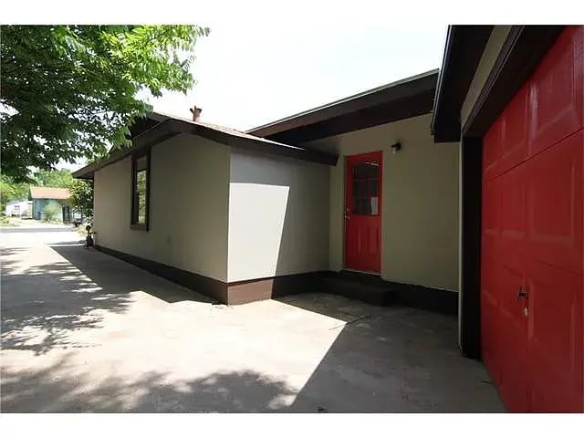 Building Photo - 1403 Corona Dr