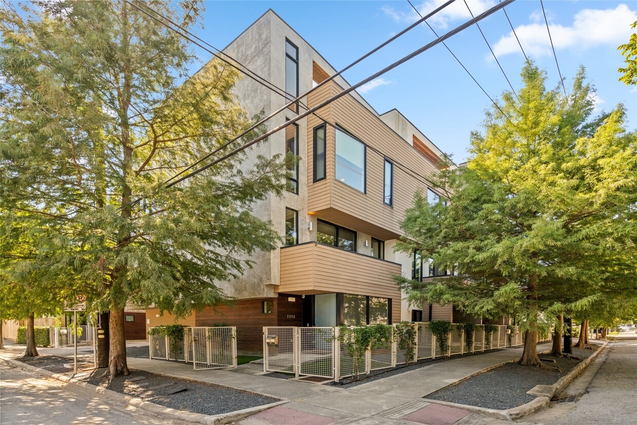 Photo - 2202 Whitney St (Houston, TX)