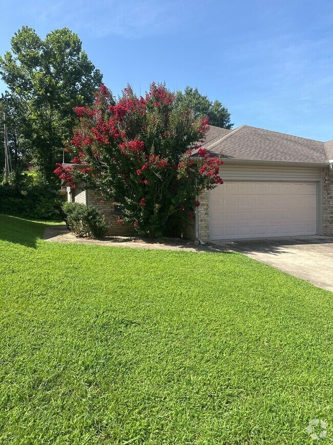 Building Photo - 1115 GRINNELL Cir