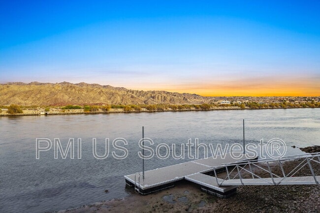 Foto del edificio - 437 Riverfront Dr