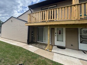 Lakeside Waltonian Apartments for Rent with a Walk-In Closet - Fox Lake ...